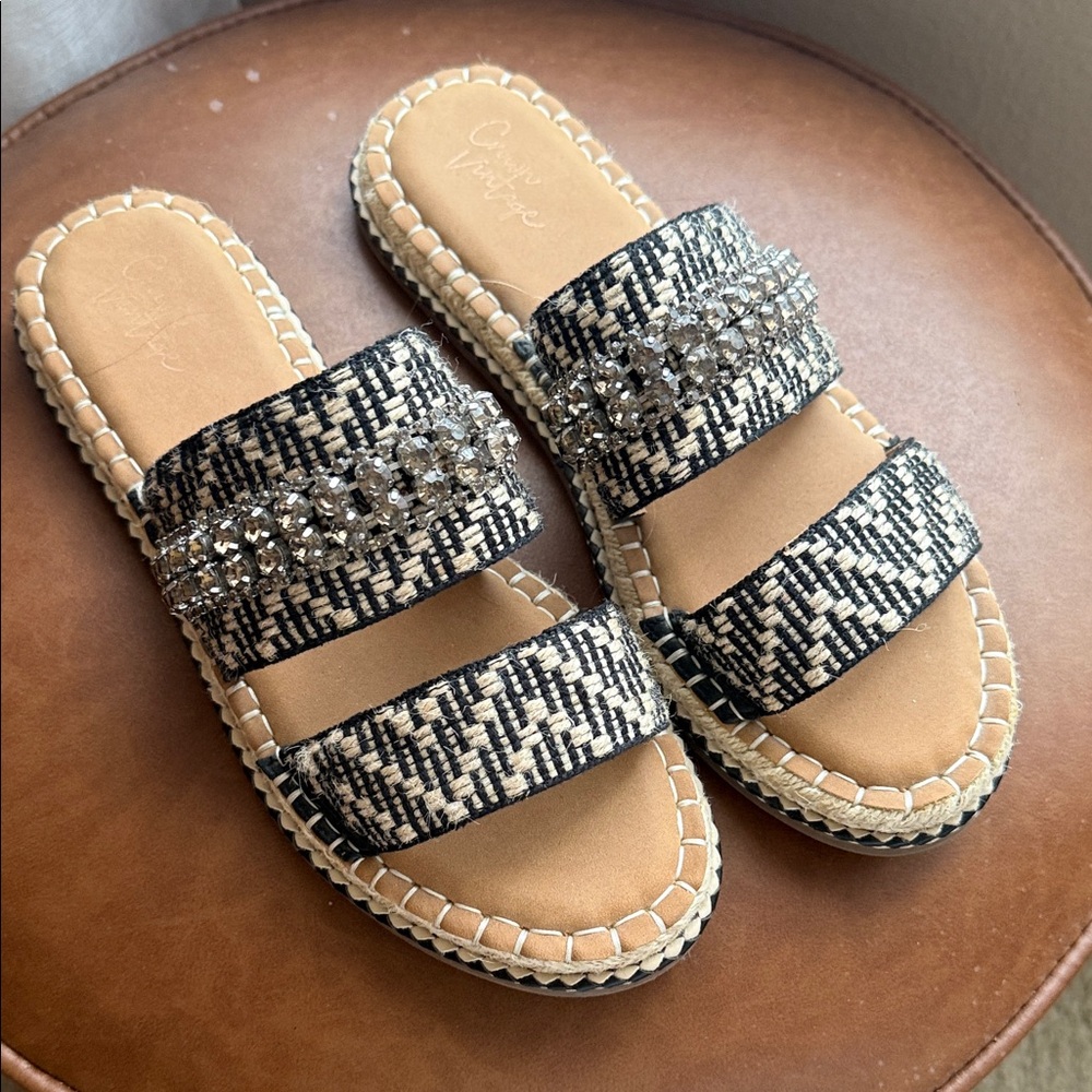 Chic Black and Tan Women's Sandals